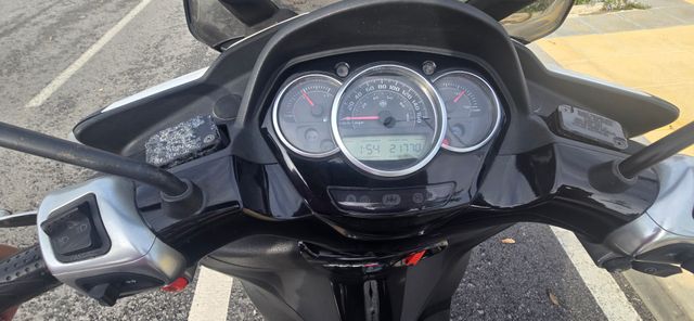 Triciclo Piaggio MP3 300IE CARNET COCHE Blanco