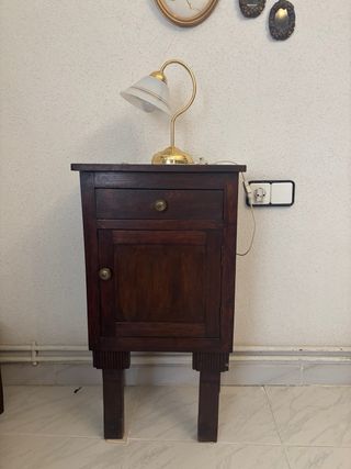 Mesitas antiguas de madera