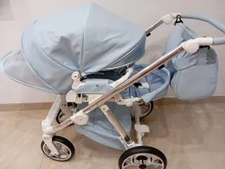 Carro de bebé azul y plateado