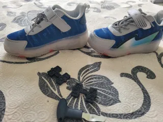 Zapatillas con luces y ruedas