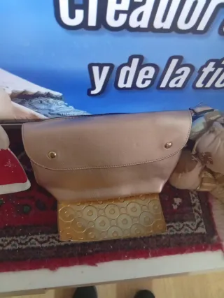 Bolso de mujer dorado