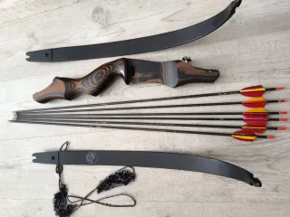 Arco ILF 62 30 lbs diestro + flechas