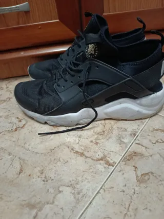 Zapatillas Nike Huarache Negras y Blancas