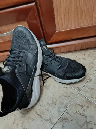 Zapatillas Nike Huarache Negras y Blancas