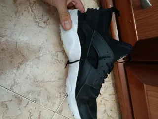Zapatillas Nike Huarache Negras y Blancas