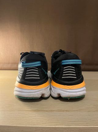 Zapatillas Hoka negras con muy poco uso