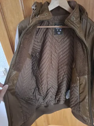 Cazadora efecto piel marrón Pull&Bear