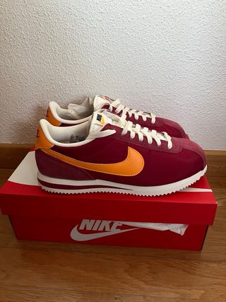 Nike Cortez TXT color noble red talla 43