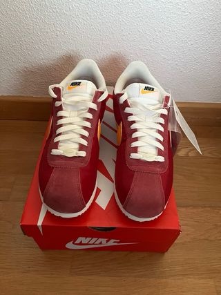Nike Cortez TXT color noble red talla 43