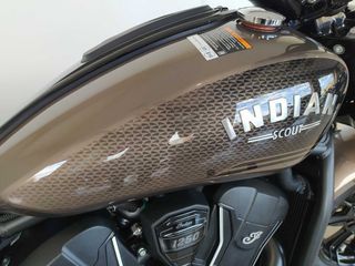 Indian Scout Bobber Limited + Tech