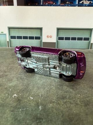 Hot Wheels Plymouth Barracuda 2007 Morado