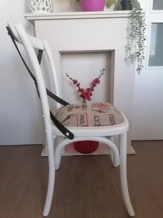 Seggiole Crossback Thonet in legno e iuta