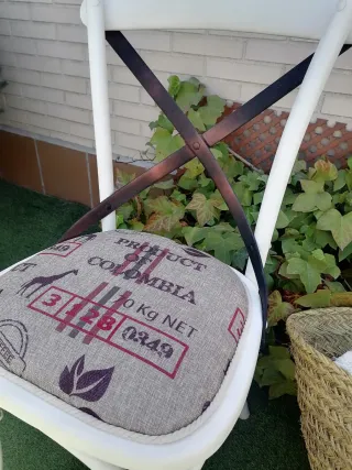 Seggiole Crossback Thonet in legno e iuta