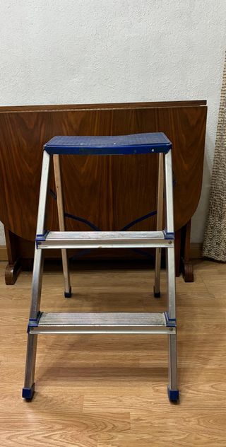 Escalera plegable aluminio azul