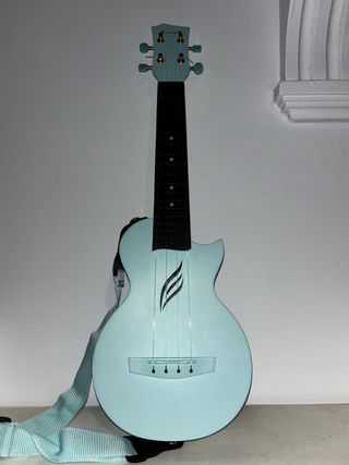 Ukelele azul sin usar