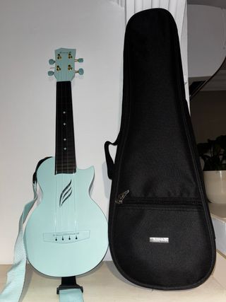 Ukelele azul sin usar