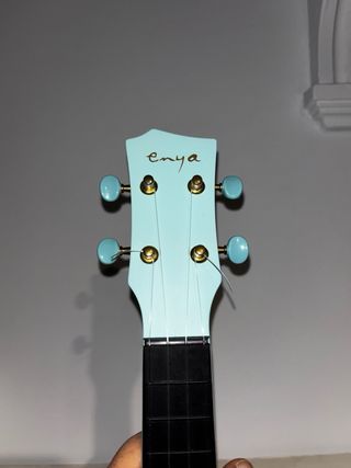 Ukelele azul sin usar