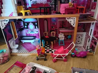 Casa de muñecas grande