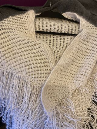 Toquilla tejida blanca con flecos