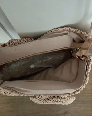 Bolso de mano y hombro beige