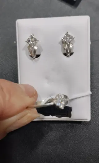 Conjunto : Anillo y Pendientes de niña de plata