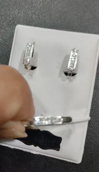 Conjunto : Anillo y Pendientes de niña de plata