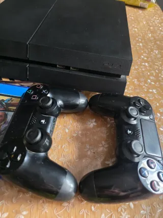 PS4 1TB Negra + 2 mandos + GTA V
