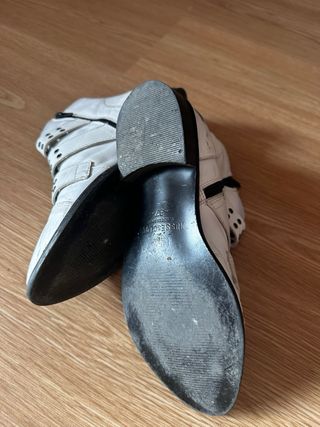 Botines Mousse&Cloud blancos con hebillas