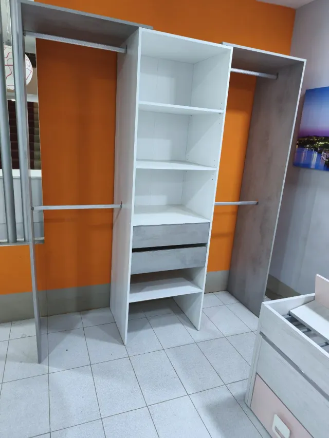 Armario vestidor gris y blanco