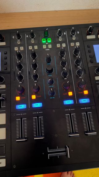 Native Instruments Traktor Kontrol S8