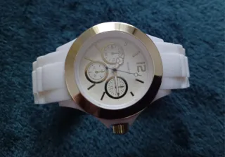 Reloj Mujer Blanco nuevo sin etiqueta