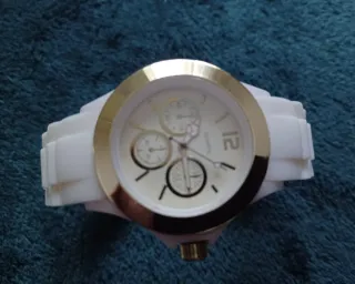 Reloj Mujer Blanco nuevo sin etiqueta