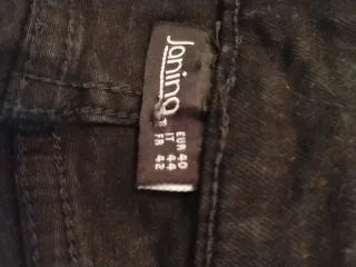 Falda vaquera negra con cinturón