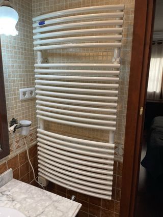 Secador de manos eléctrico blanco