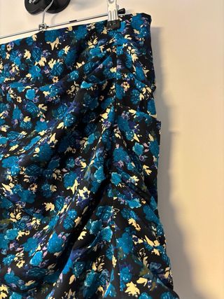 Falda Zara drapeada floral