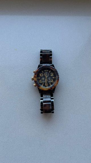 Reloj Nixon Tortoise y Dorado