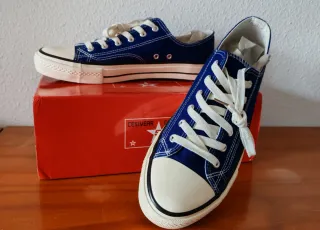 Zapatillas de lona bajas estilo Converse. Talla 44