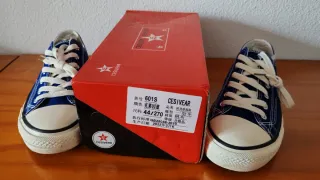 Zapatillas de lona bajas estilo Converse. Talla 44