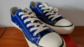 Zapatillas de lona bajas estilo Converse. Talla 44