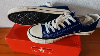 Zapatillas de lona bajas estilo Converse. Talla 44