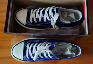Zapatillas de lona bajas estilo Converse. Talla 44