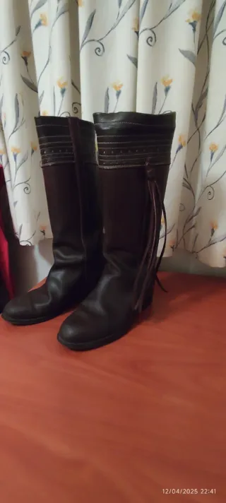 Botas camperas marrones talla 38