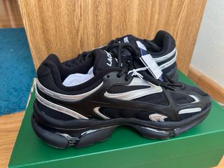 Zapatillas Lacoste Talla 41 Negras y Plateadas