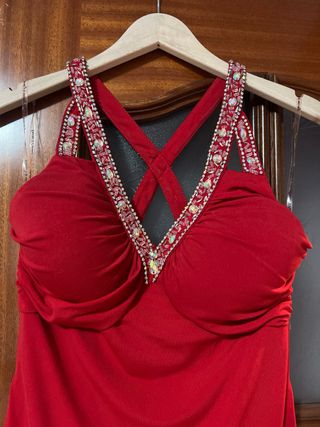 Vestido fiesta rojo espectacular con pedrería