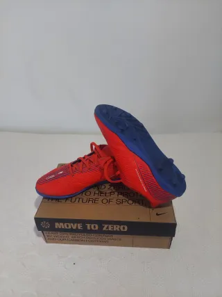 Zapatillas decathlon de Fútbol 160 Rojas y Azules