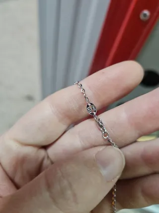 Collar con colgante de luna y figuras