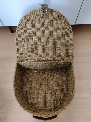 Cesta picnic antigua de ratán