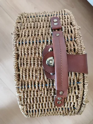 Cesta picnic antigua de ratán