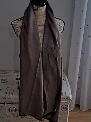 Pasmina marrón con flecos