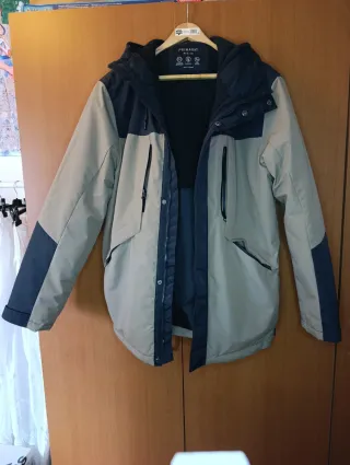 Chaqueta de invierno Primark beige y negra